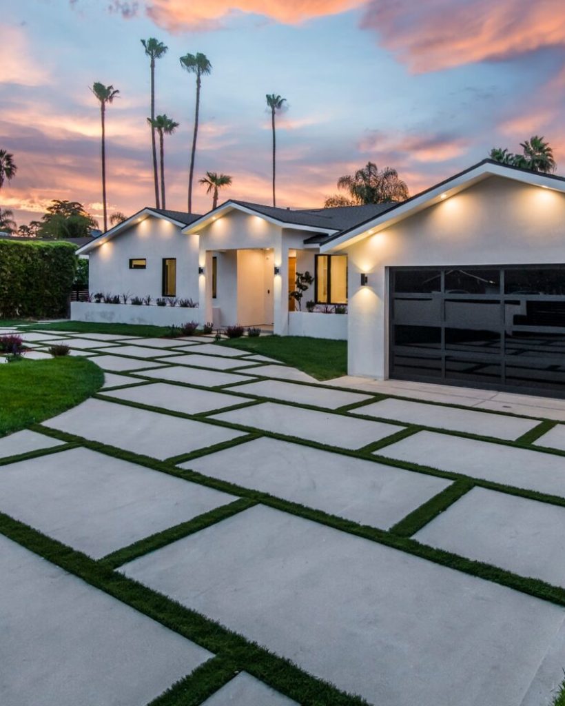 modern-new-construction-home-in-los-angeles-e1742226083437